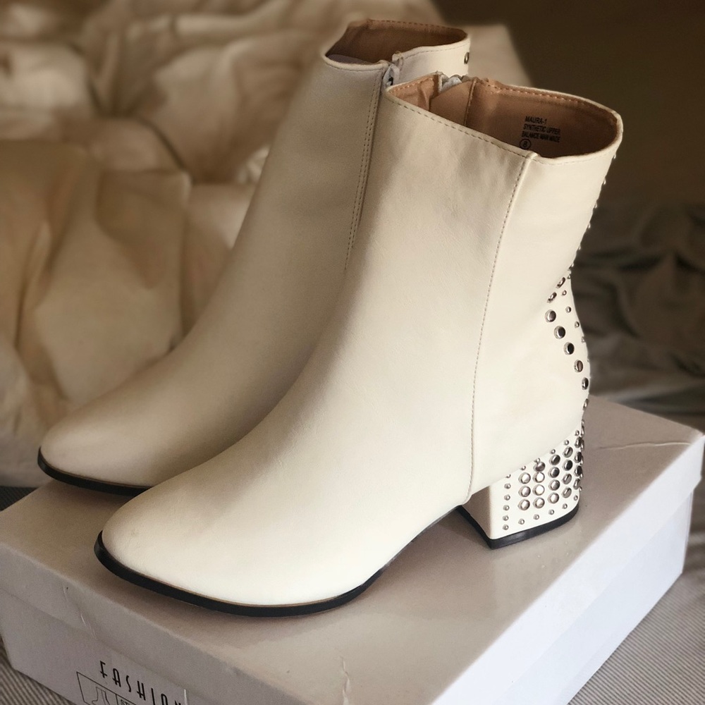 NWT Fashion Nova Booties size 8